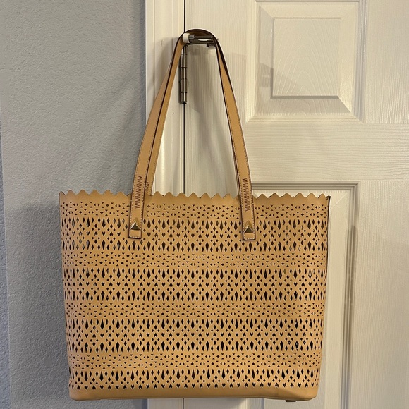 Stella & Dot Handbags - Stella & Dot Avalon tan perforated tote bag